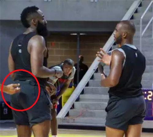 世体：巴萨希望今天收到市政府消息，在对毕包时回归诺坎普（世体：巴萨盼今日获市府回复，力争对阵毕包时重返诺坎普）