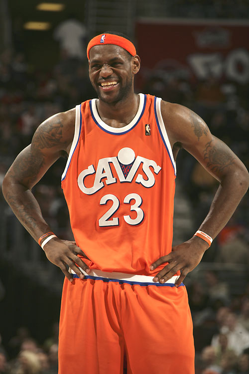 半岛晨报：中足联不作为，中超倒数第二轮不同时开球影响公平（半岛晨报：中足联不作为致中超倒数第二轮未同期开球，公平性受损）