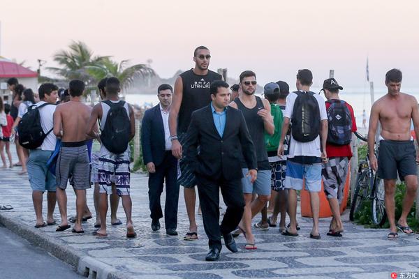 斯基拉：德罗西与热那亚签约至赛季末，若完成保级将自动续约（斯基拉：德罗西与热那亚签至本季末，保级达成将自动续约）