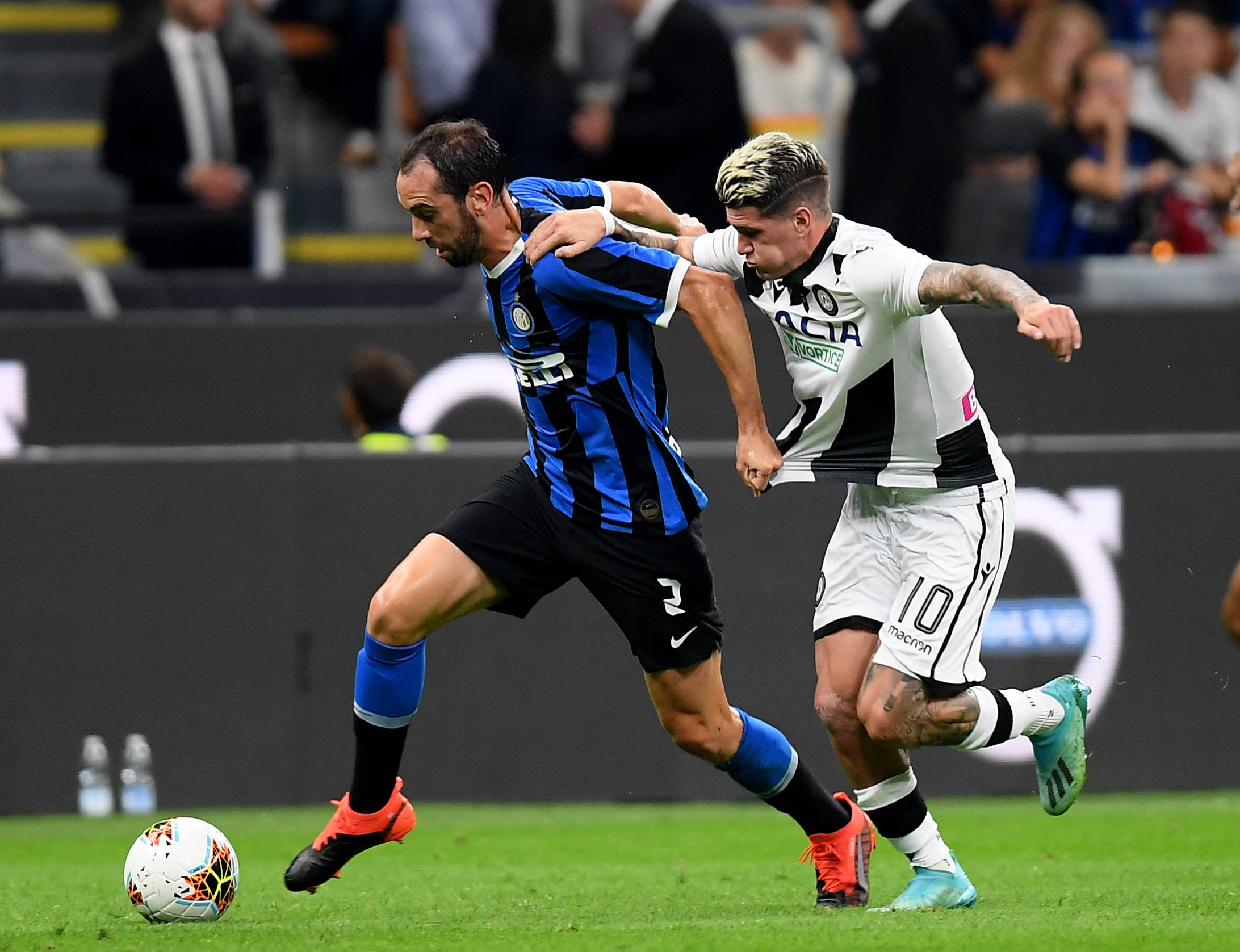 斯科蒂-巴恩斯23分 NBA湖人123-120险胜猛龙 里夫斯44分（里夫斯轰44分，湖人123-120险胜猛龙，巴恩斯拿下23分）