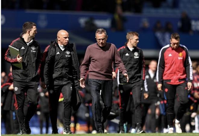 跟队：多特在与狼队谈法比奥-席尔瓦转会，预计本周将加速（队记：多特与狼队就法比奥-席尔瓦转会洽谈中，本周有望加速推进）