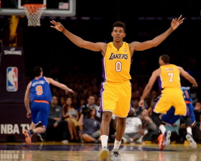 皇马即将迎来各项赛事六连客，12月才能重回伯纳乌（皇马迎六连客征程，重返伯纳乌要等到12月）