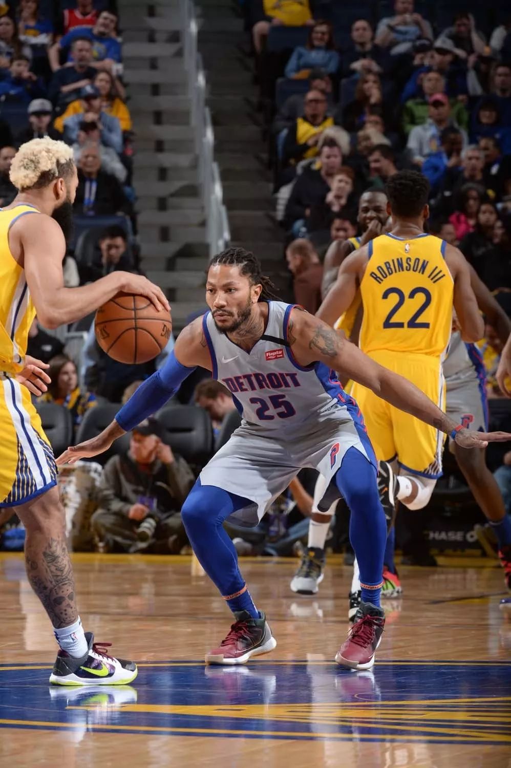 杜兰特空接暴扣，全场掌声雷动（杜兰特空接重扣，现场掌声如潮）